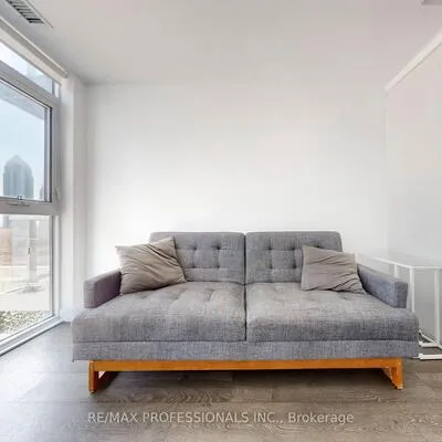 251,&nbsp;Manitoba, Mimico, Toronto