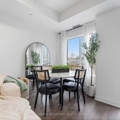251,&nbsp;Manitoba, Mimico, Toronto