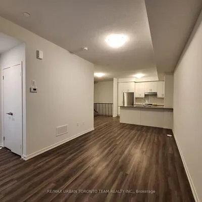 130, Honeycrisp, Vaughan Corporate Centre, Vaughan