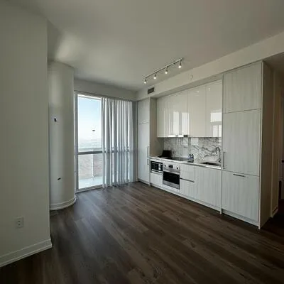 225,&nbsp;Commerce, Vaughan Corporate Centre, Vaughan
