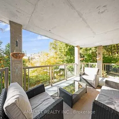 245,&nbsp;Pine Grove, Islington Woods, Vaughan