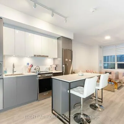 50,&nbsp;Upper MAll, Brownridge, Vaughan