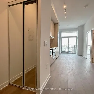 38, Honeycrisp, Vaughan Corporate Centre, Vaughan