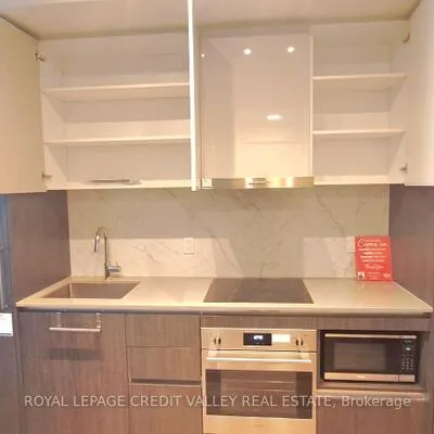 225,&nbsp;Commerce, Vaughan Corporate Centre, Vaughan