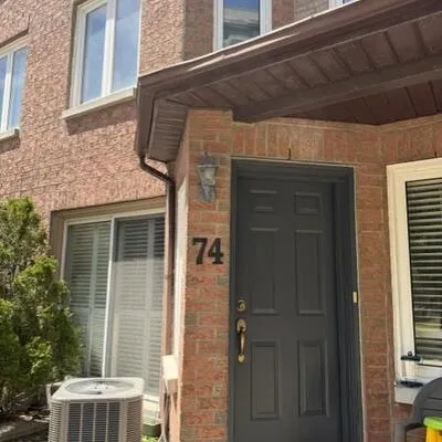 735,&nbsp;New Westminster, Brownridge, Vaughan