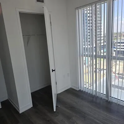 195,&nbsp;Commerce, Vaughan Corporate Centre, Vaughan
