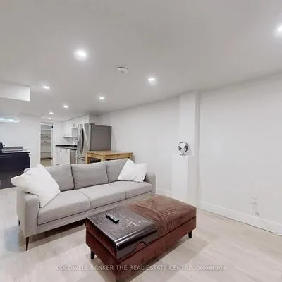 32, Hollingshead, Aurora Village, Aurora