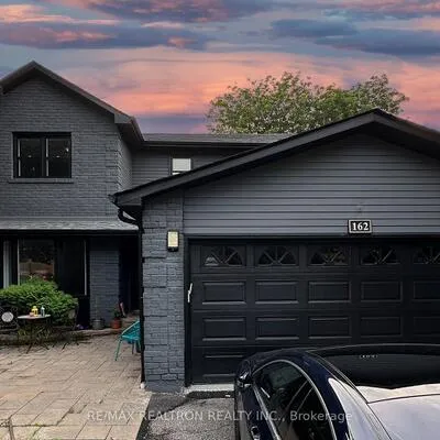 162, Walton, Aurora Village, Aurora