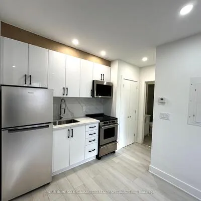 41, Mosley, Aurora Village, Aurora