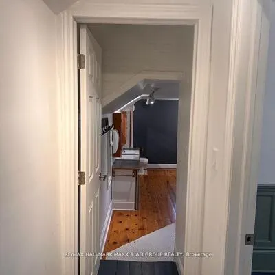 61, Wellington, Aurora Village, Aurora