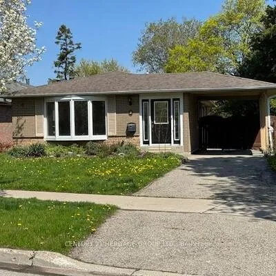 8,&nbsp;Devins, Aurora Heights, Aurora