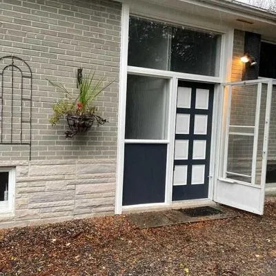 21,&nbsp;Algonquin, Aurora Heights, Aurora