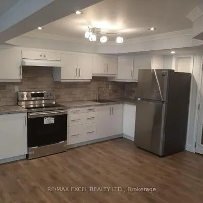 276,&nbsp;Degraaf, Bayview Northeast, Aurora