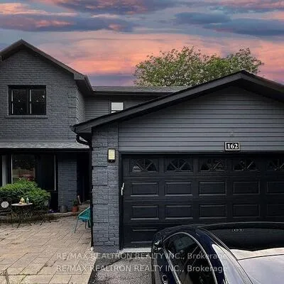 162,&nbsp;Walton, Aurora Village, Aurora