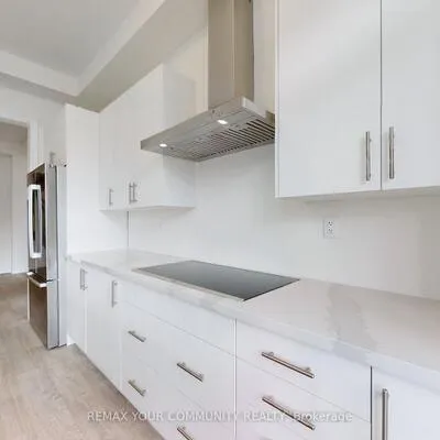 105,&nbsp;Halldorson, Bayview Northeast, Aurora