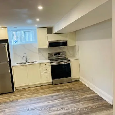 32,&nbsp;Kitimat, Aurora Heights, Aurora