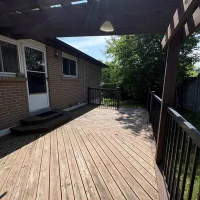 58,&nbsp;Devins, Aurora Heights, Aurora