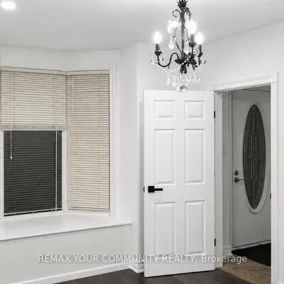 96,&nbsp;Gurnett, Aurora Village, Aurora