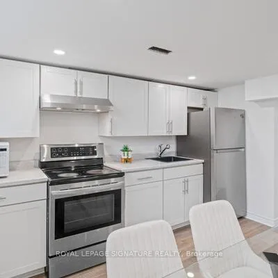 12,&nbsp;Davidson, Aurora Heights, Aurora