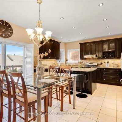 9,&nbsp;Heaney, Bayview Northeast, Aurora