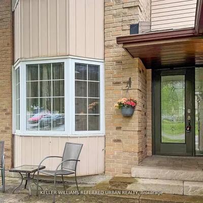 158,&nbsp;Walton, Aurora Village, Aurora