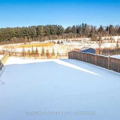 122,&nbsp;Scrivener, Rural Aurora, Aurora