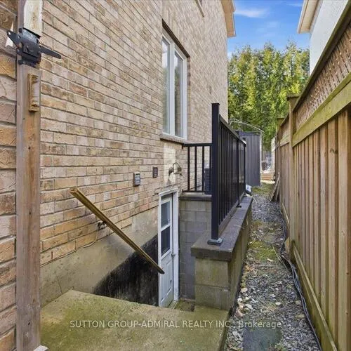 Premium freehold home for sale: 10, Usherwood, Bayview Northeast, Aurora