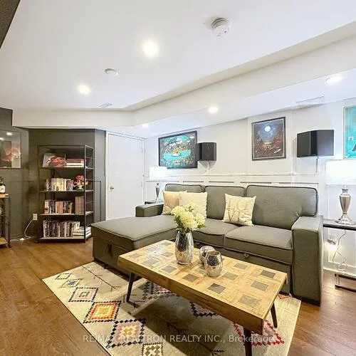 Premium freehold home for sale: 70, Bowler, Bayview Wellington, Aurora