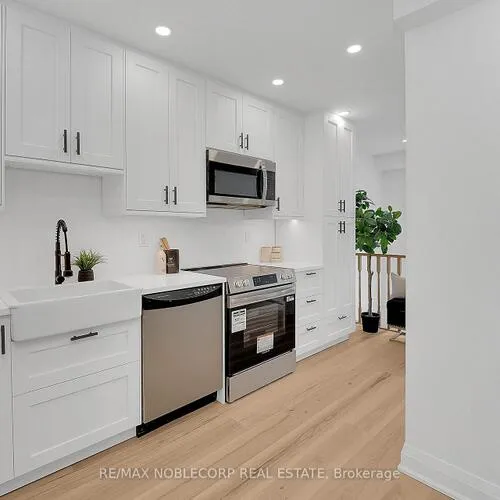 Premium freehold home for sale: 29, Mugford, Bayview Wellington, Aurora