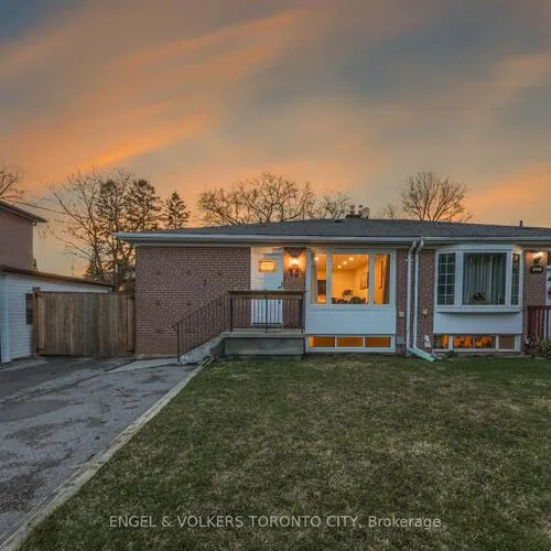 Premium freehold home for sale: 32, Davis, Aurora Highlands, Aurora