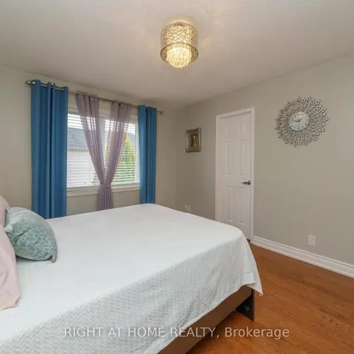 Premium freehold home for sale: 21, Marshview, Bayview Northeast, Aurora