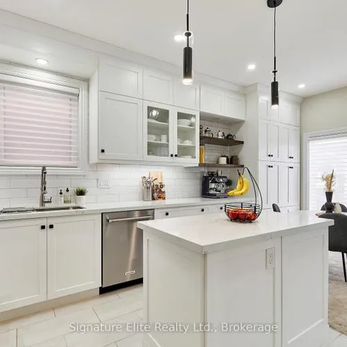 Premium freehold home for sale: 39, Perivale, Bayview Wellington, Aurora