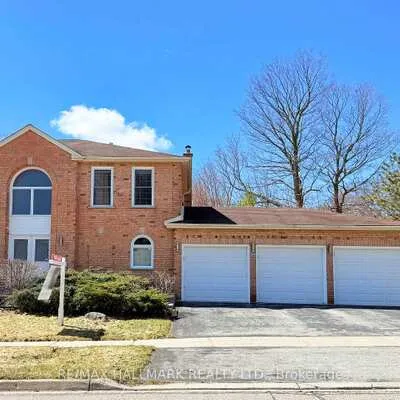 235,&nbsp;Kemano, Aurora Heights, Aurora