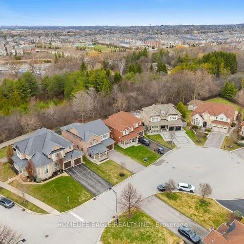Premium freehold home for sale: 10, Fields, Bayview Northeast, Aurora