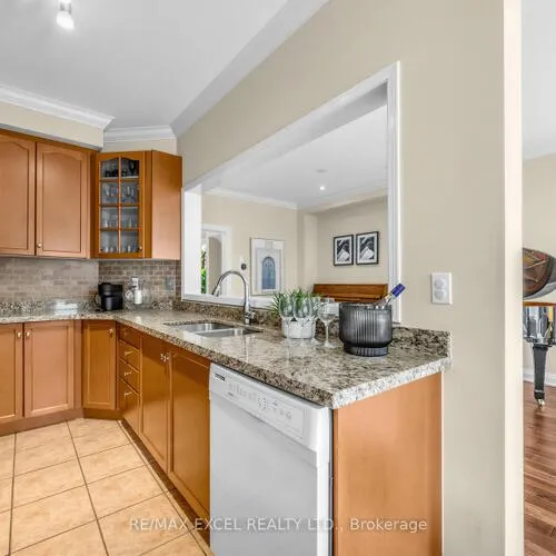 Premium freehold home for sale: 103, Baywell, Bayview Wellington, Aurora