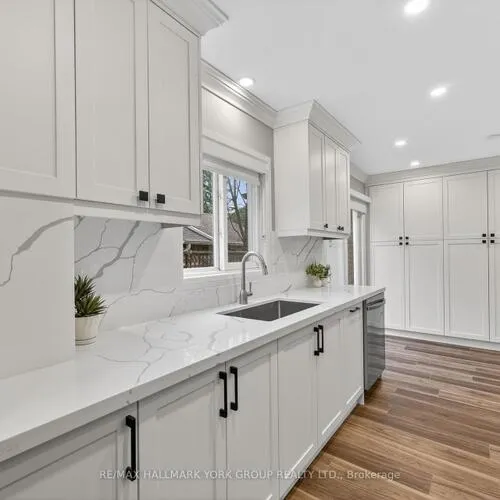 Premium freehold home for sale: 176, Spruce, Aurora Village, Aurora