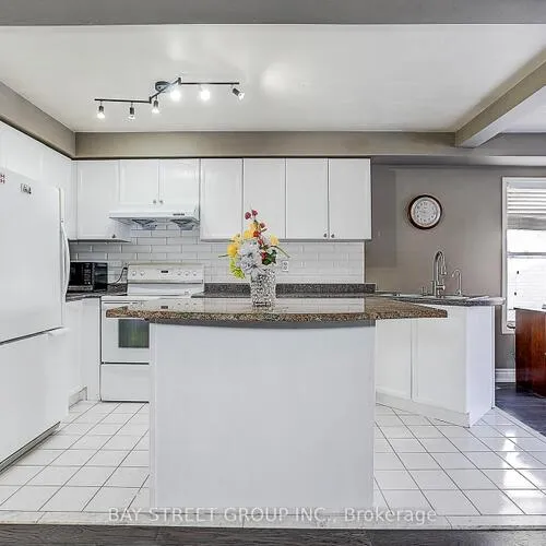 Premium freehold home for sale: 68, Woodroof, Bayview Wellington, Aurora