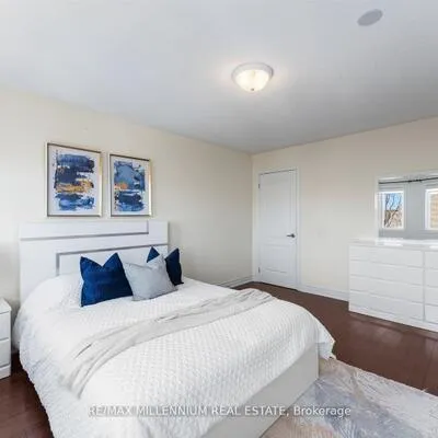 433,&nbsp;Mavrinac, Bayview Northeast, Aurora