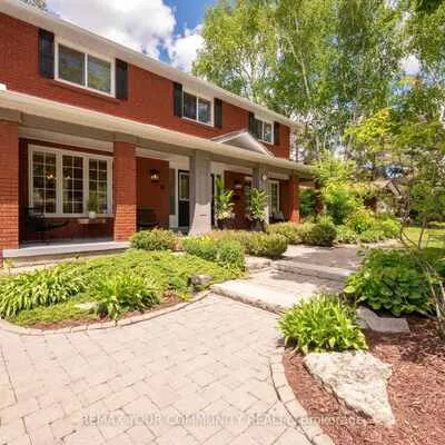 24,&nbsp;Hawthorne, Aurora Village, Aurora