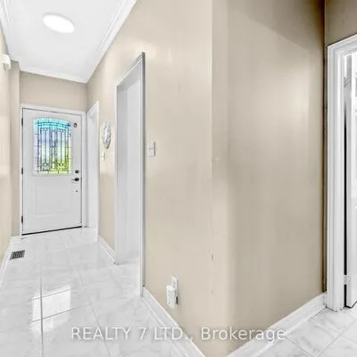 211,&nbsp;Downey, Bayview Wellington, Aurora
