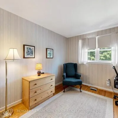 24,&nbsp;Devins, Aurora Heights, Aurora