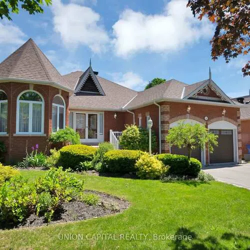Premium freehold home for sale: 40, Sisman, Aurora Highlands, Aurora