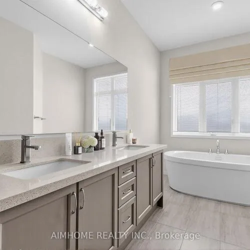 Premium freehold home for sale: 1238, Wellington, Bayview Northeast, Aurora