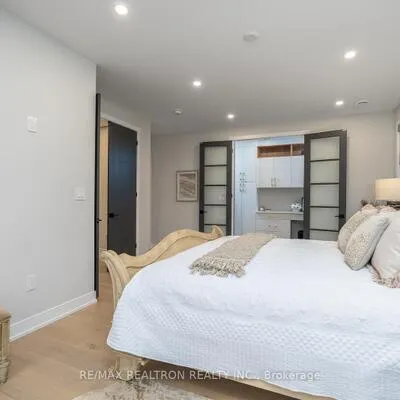 70,&nbsp;Collins, Aurora Heights, Aurora