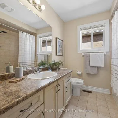 19,&nbsp;Starr, Bayview Northeast, Aurora