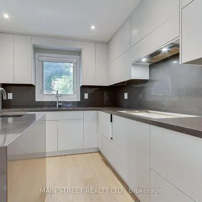 27,&nbsp;Murdock, Aurora Heights, Aurora