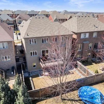 433,&nbsp;Mavrinac, Bayview Northeast, Aurora