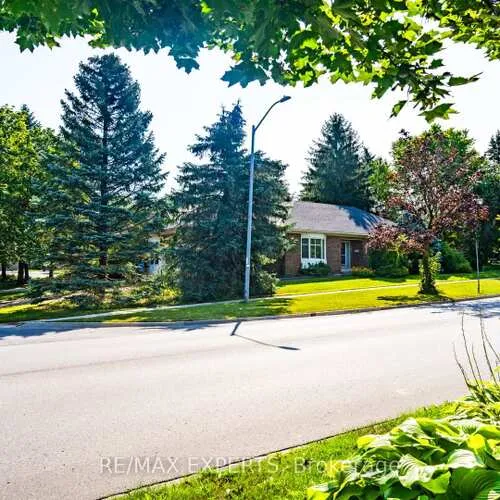 Premium freehold home for sale: 284, Murray, Aurora Village, Aurora