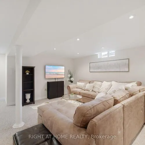 Premium freehold home for sale: 4, Simmons, Aurora Highlands, Aurora