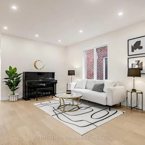 Premium freehold home for sale: 157, Bilbrough, Bayview Northeast, Aurora